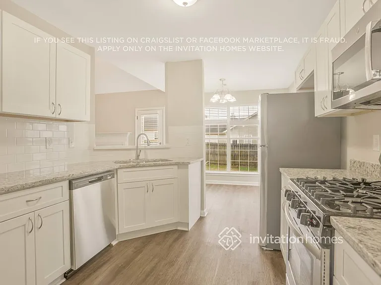 1009 Meadow Glen Cir — Photo 8