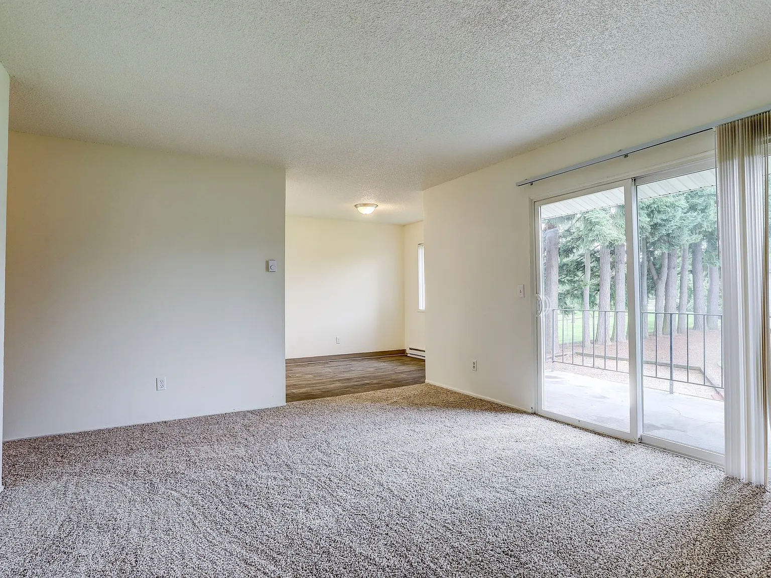 Awesome location near Salish Ponds City Park. — Photo 4