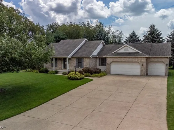 2390 Vixen St NW, North Canton, OH 44720