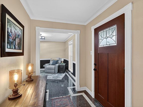 4th image of 913 Park Ln