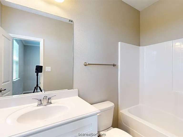 2027 Harvey Mitchell Pkwy S — Photo 26