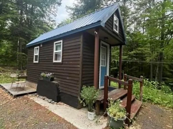 1 North Ridge Road, Rockingham, VT 05101