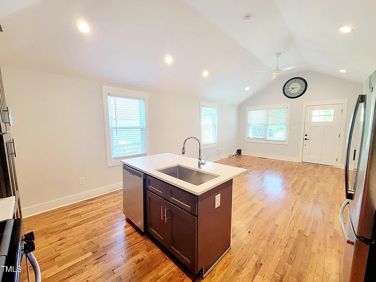 805 Coleman St — Photo 9