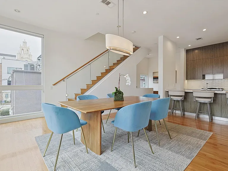 2706 Throckmorton St #D — Photo 8