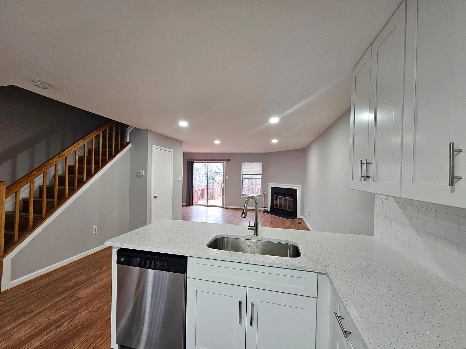 3 bed, 2.5 bath, 1260 sqft, $3,050 — Photo 4