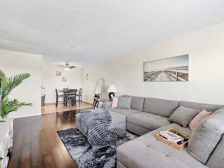 125 Shore Ct #304A — Photo 8