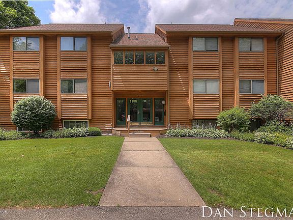 3rd image of 6721 Boca Vista Dr NE #6