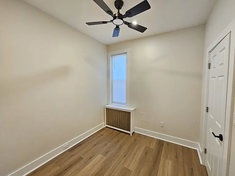 2525 E Madison St — Photo 16
