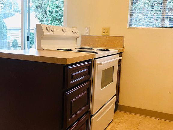 4th image of 3306 E 18th St APT 9