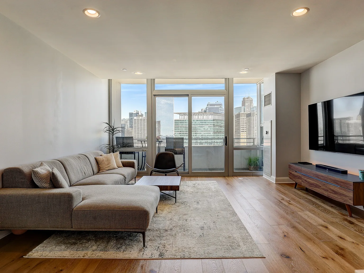 2 bed, 1400 sqft, $4,300 — Photo 3