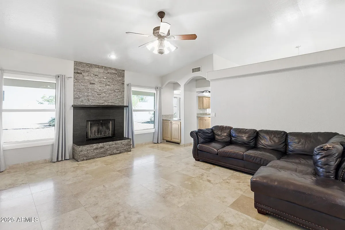 Building Photo - 15912 E Centipede Dr