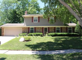 500 Shoshone Dr, Waukesha, WI 53188