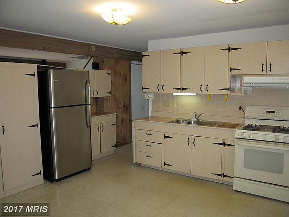 5th image of 1621 Gruenther Ave