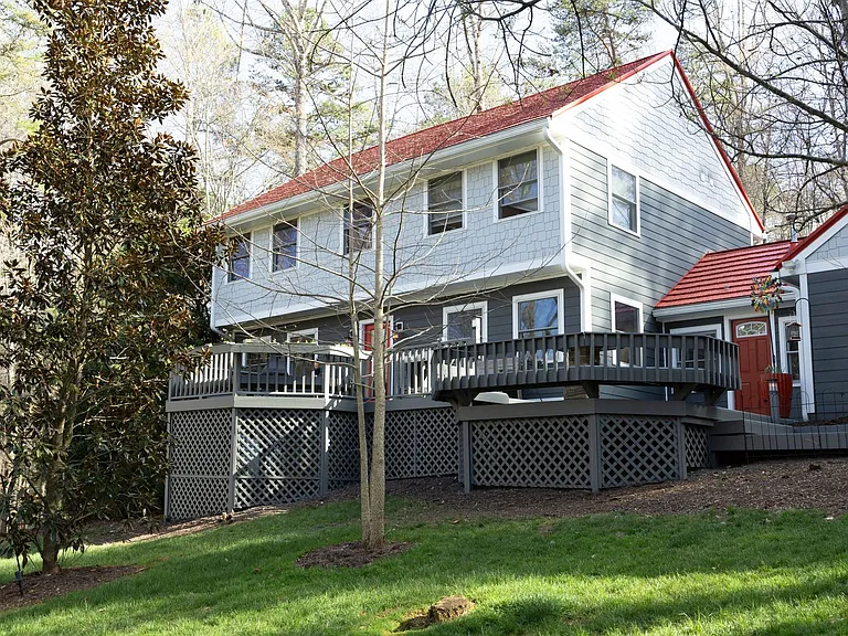 506 Bayberry Dr — Photo 2