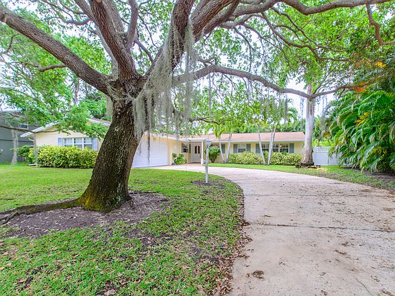 2nd image of 209 Flamingo Ln