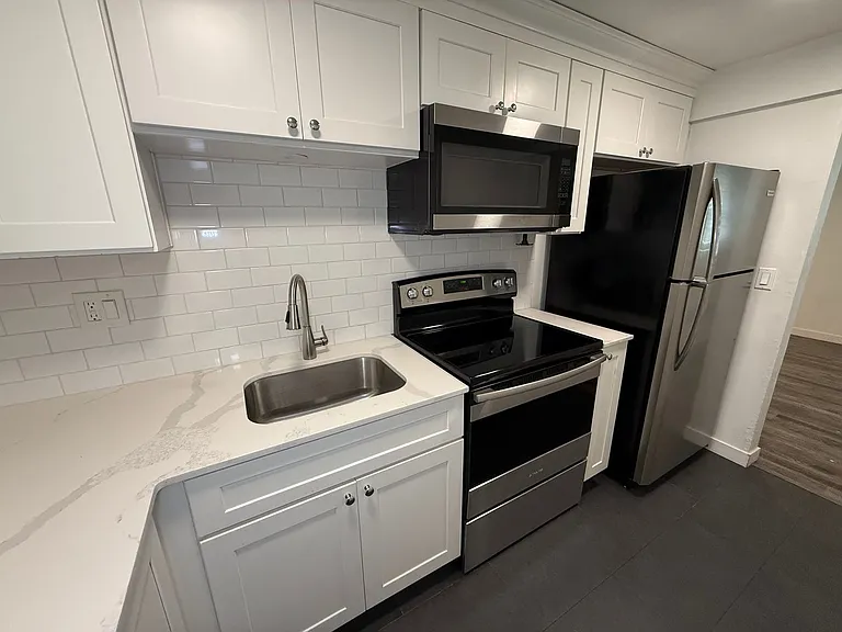 Taylor Apartments — Photo 15