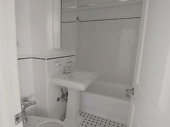 5th image of 95 Christopher St APT 15E