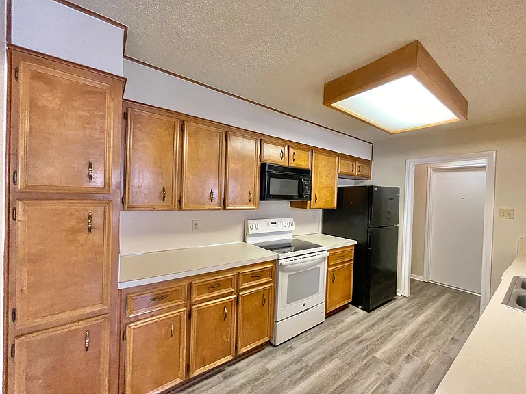 109 S Brook Dr — Photo 8