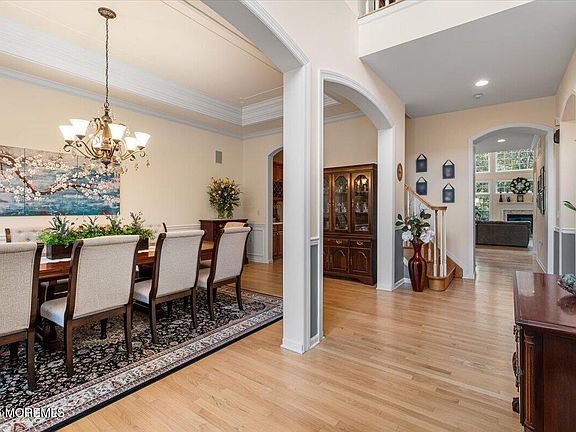 3rd image of 11 Vanderbilt Court #2061