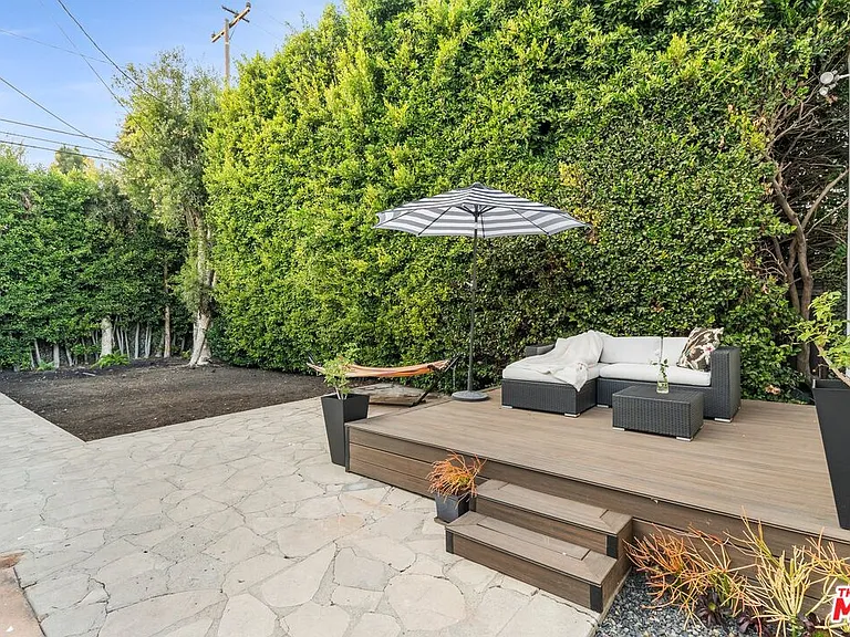 653 W Knoll Dr — Photo 21