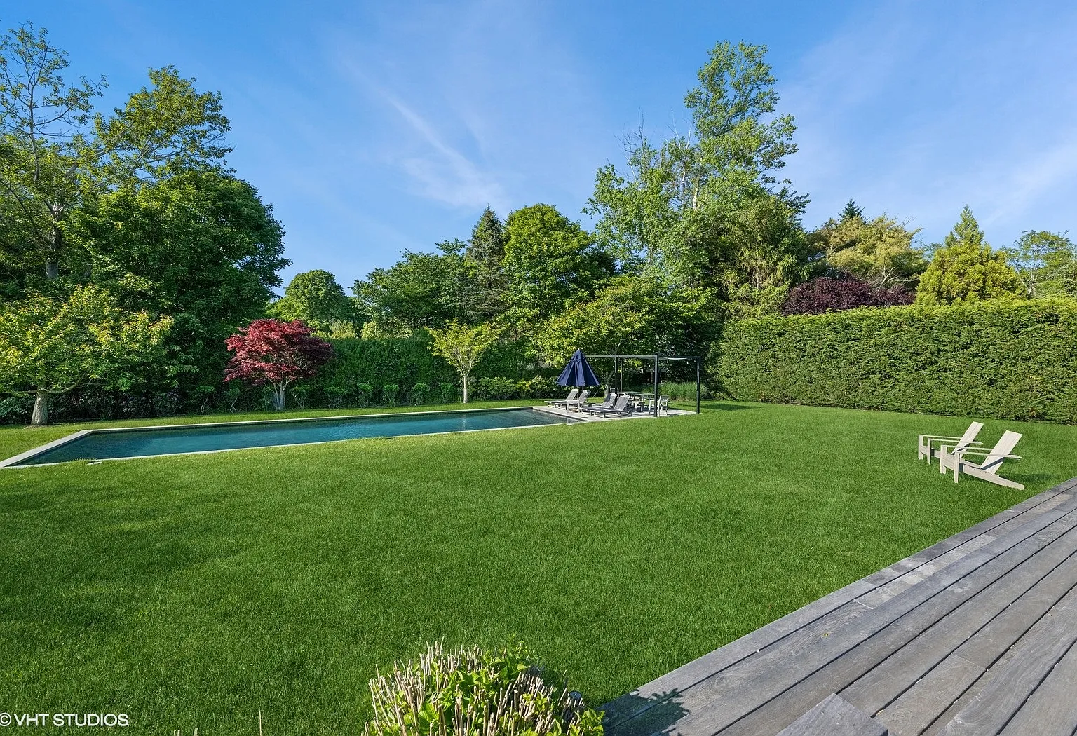 Summer Contemporary Getaway in Water Mill — Photo 3