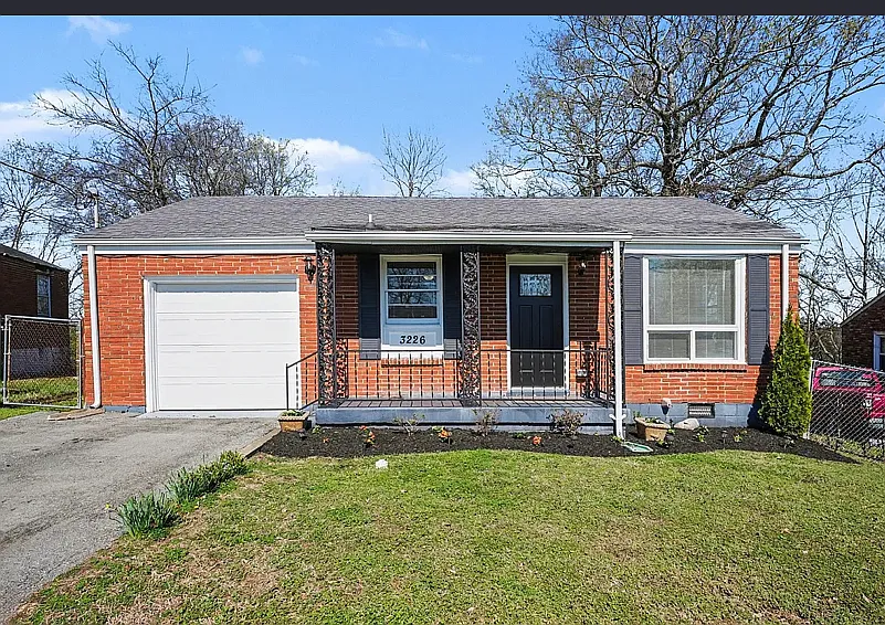 3 bed, 926 sqft, $1,900 — Photo 1