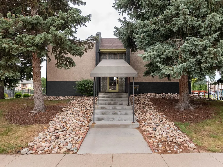 Wentworth Apartments — Photo 18