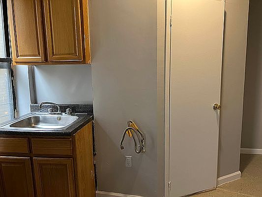 4th image of 311 E 109th St APT D