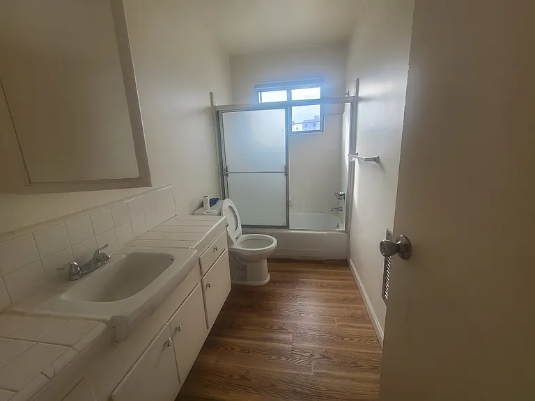 500 S Oxford Ave #17 — Photo 2