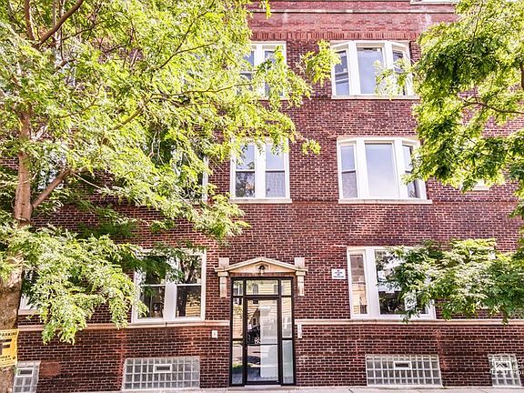 3rd image of 3565 W Wolfram St #1E