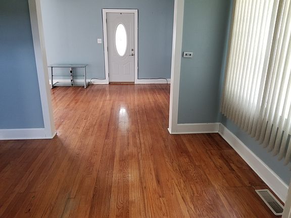 3rd image of 137 N Victory St