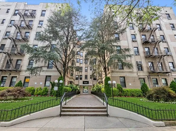 260 Ocean Pkwy APT 2A, Brooklyn, NY 11218