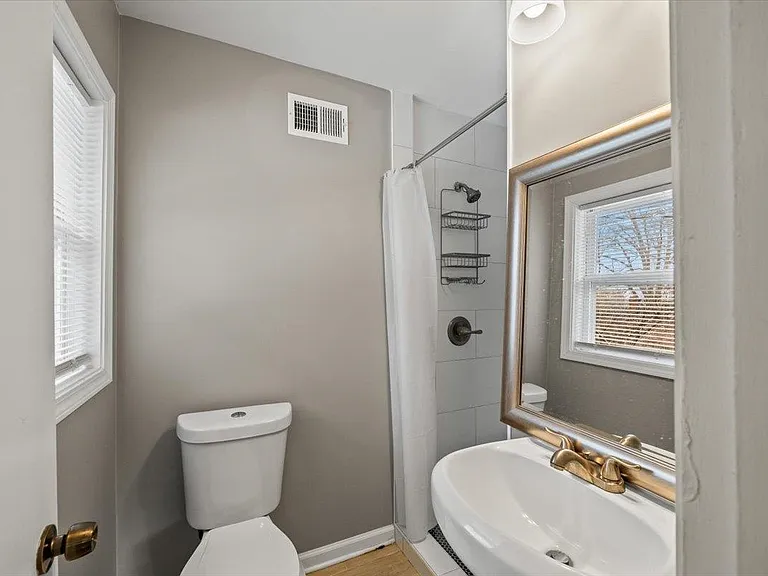 1073 Ivy Rd — Photo 17