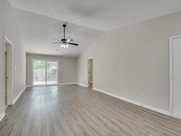 1239 Longpoint Dr — Photo 5