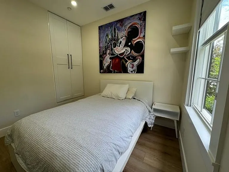 537 Campus St — Photo 23