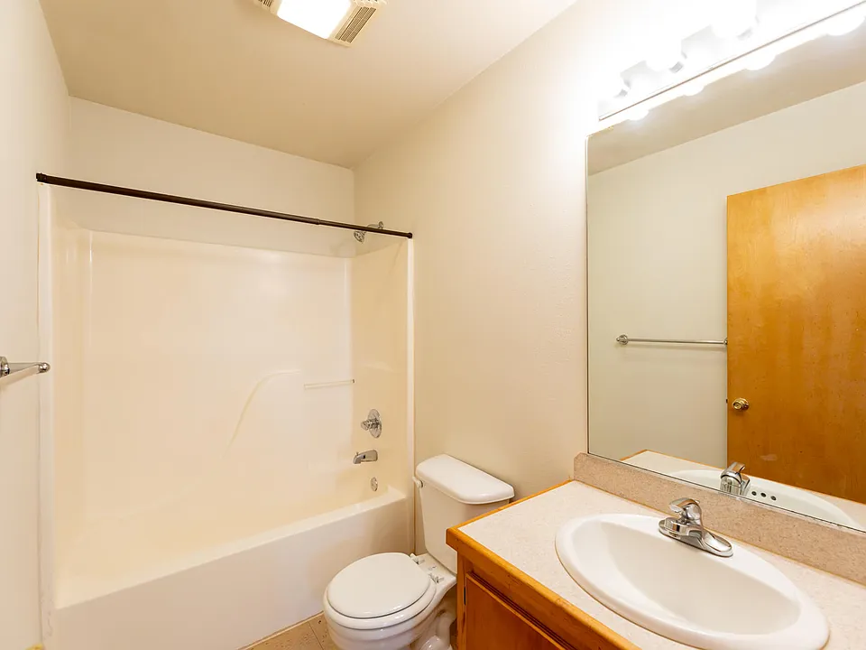 1314_GUILLORY_STREET-bathroom_09082026