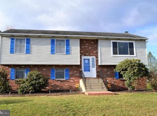 235 Forest View Dr, Kutztown, PA 19530
