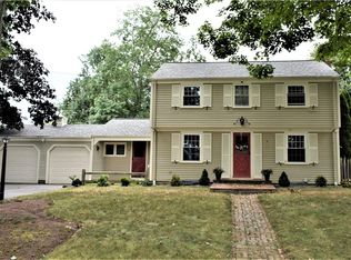 4 Deerfield Dr, Barrington, RI 02806