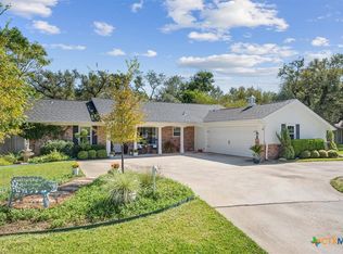 717 Whispering Oaks Dr, Salado, TX 76571
