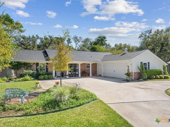 717 Whispering Oaks Dr, Salado, TX 76571