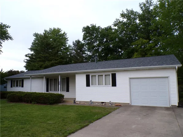 200 N Vine St, Findlay, IL 62534