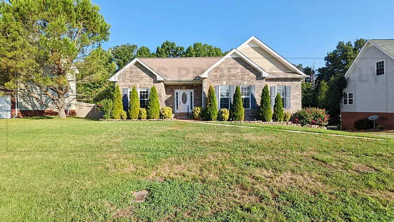 3 bed, 3.0 bath, 2219 sqft, $2,250 — Photo 1
