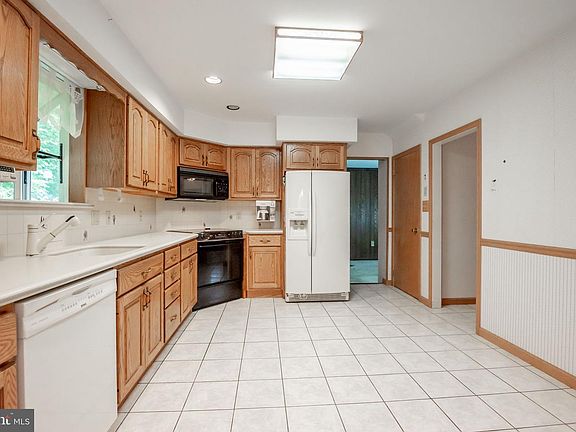4th image of 5001 Pine Ave