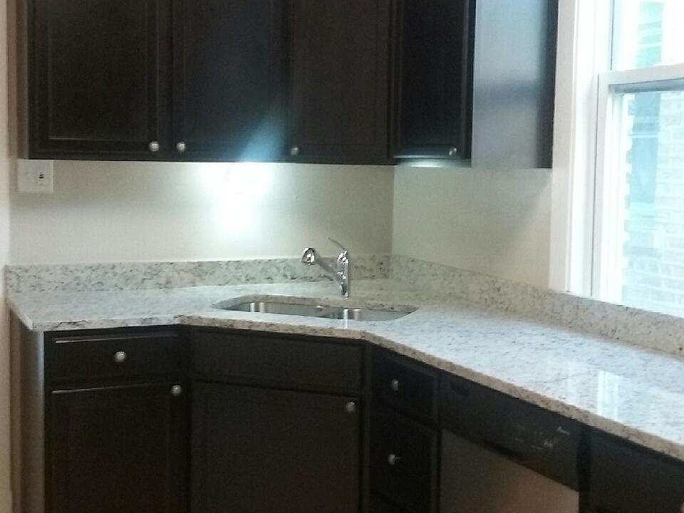 2nd image of 5740 N Artesian Ave
