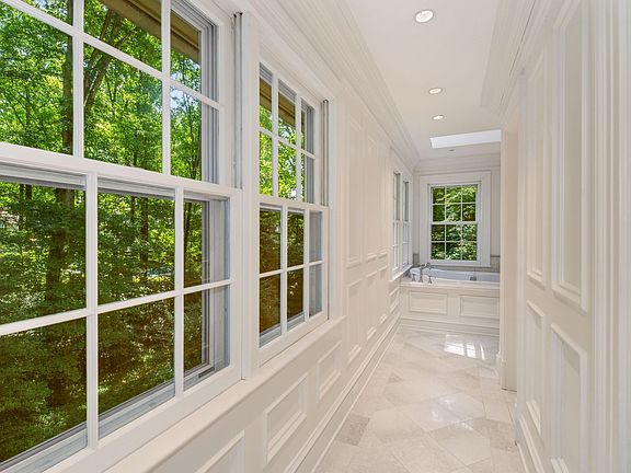 5th image of 10162 Clover Glen Dr