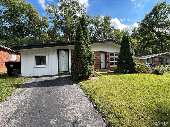 1320 Mendell Dr, Saint Louis, MO 63130