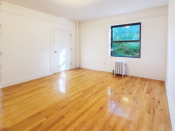 3rd image of 115 W 16th St #235