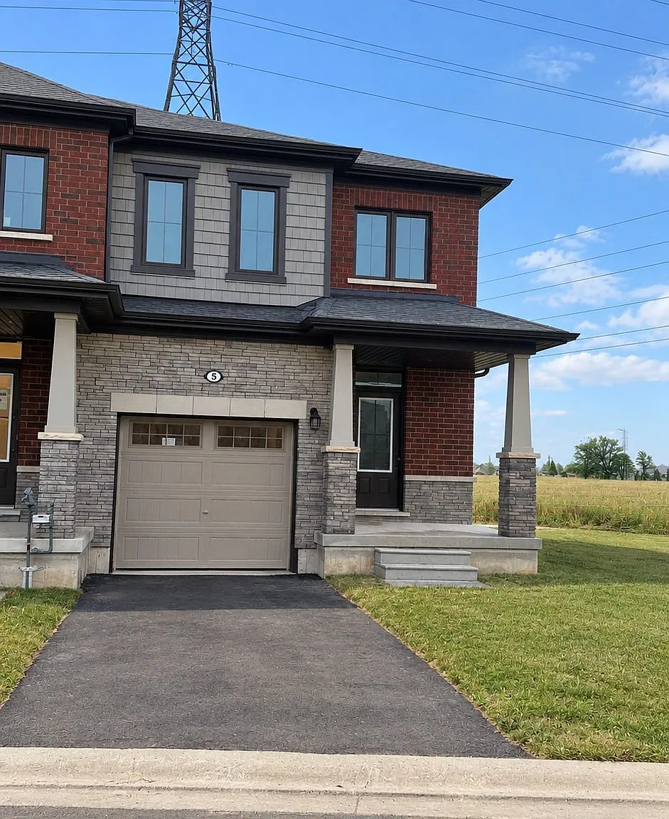 3 bed, $2,500 — Photo 1