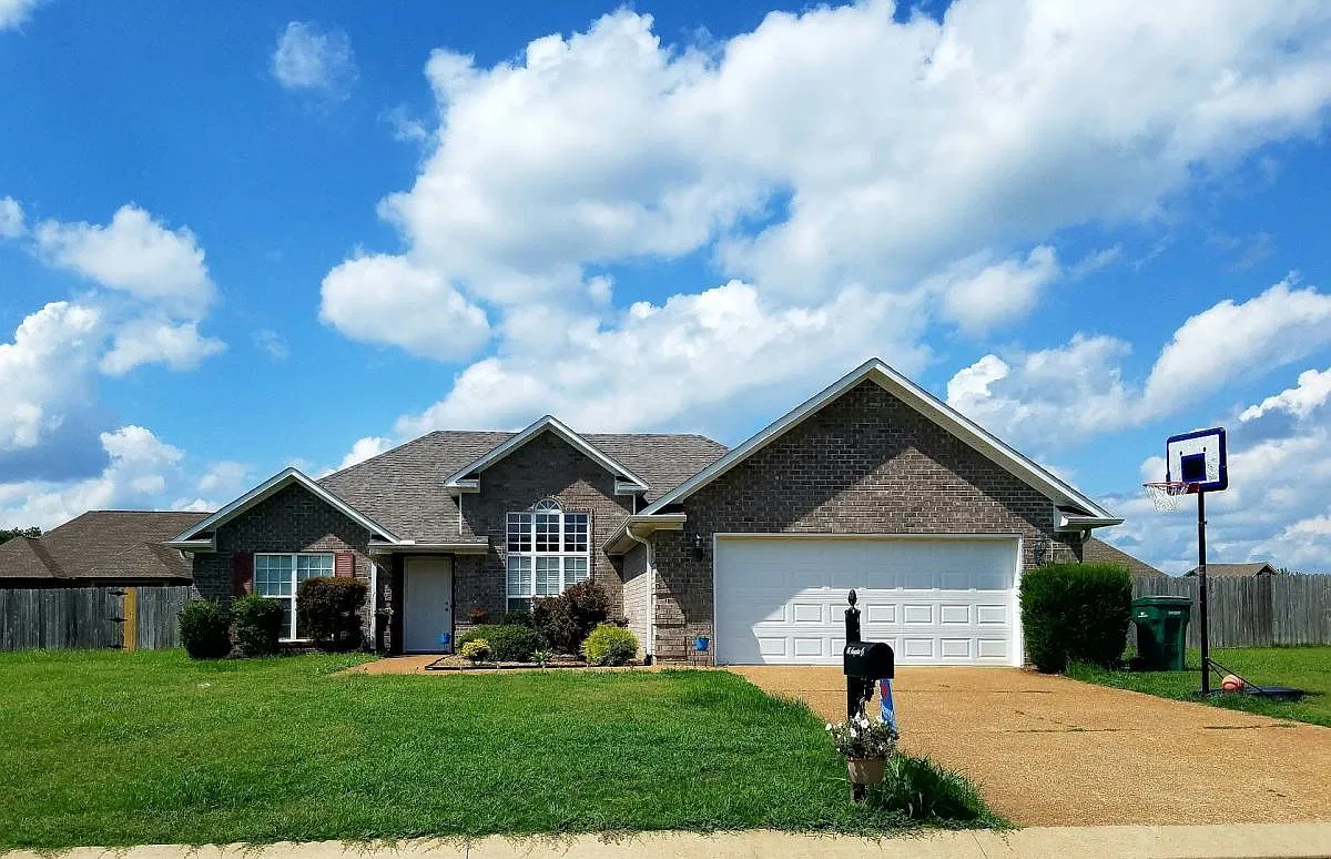 3 bed, 1563 sqft, $5,400 — Photo 1