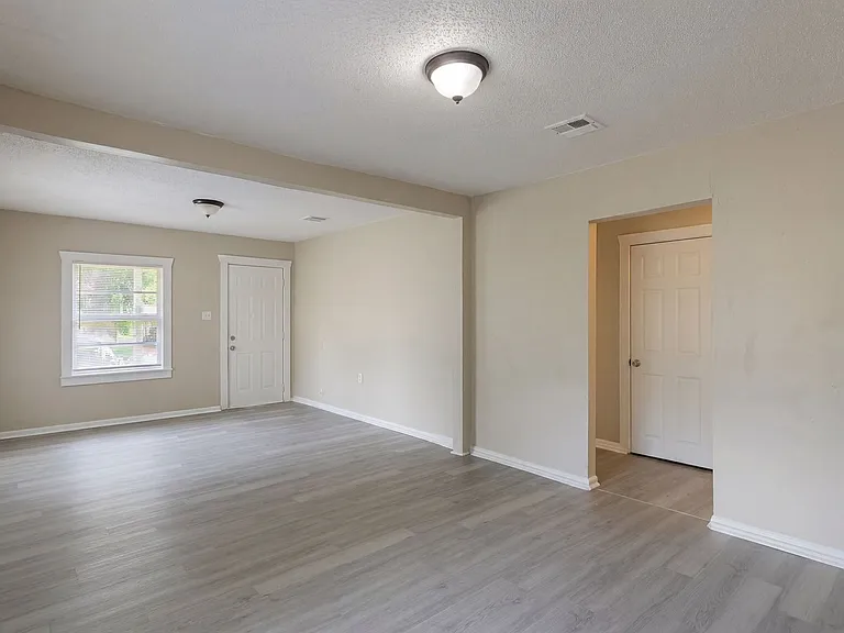 413 Montgomery St — Photo 3